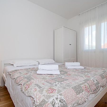 Apartment Nikola Kaštel Novi Eksteriør billede
