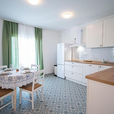 Apartment Nikola Kaštel Novi Eksteriør billede