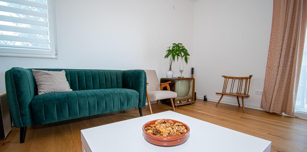 Apartment Nikola Kaštel Novi Eksteriør billede