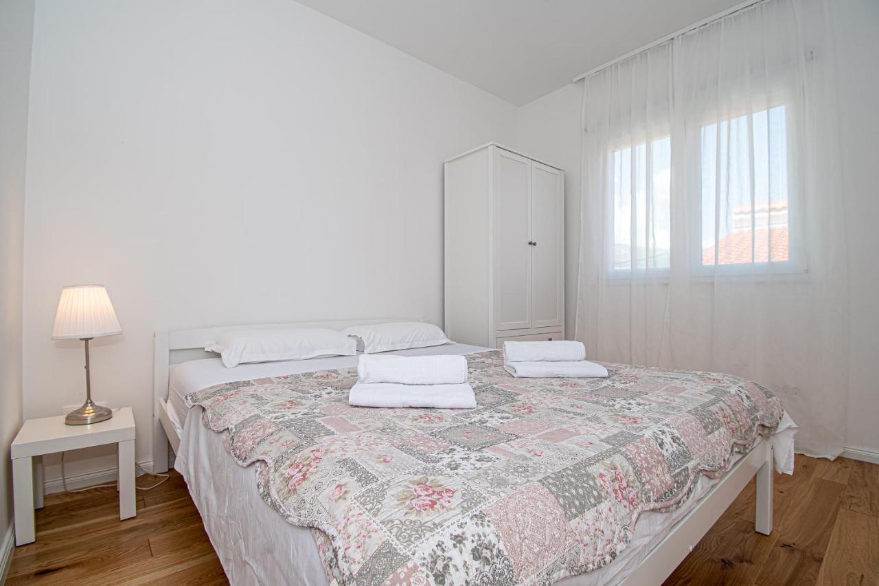 Apartment Nikola Kaštel Novi Eksteriør billede