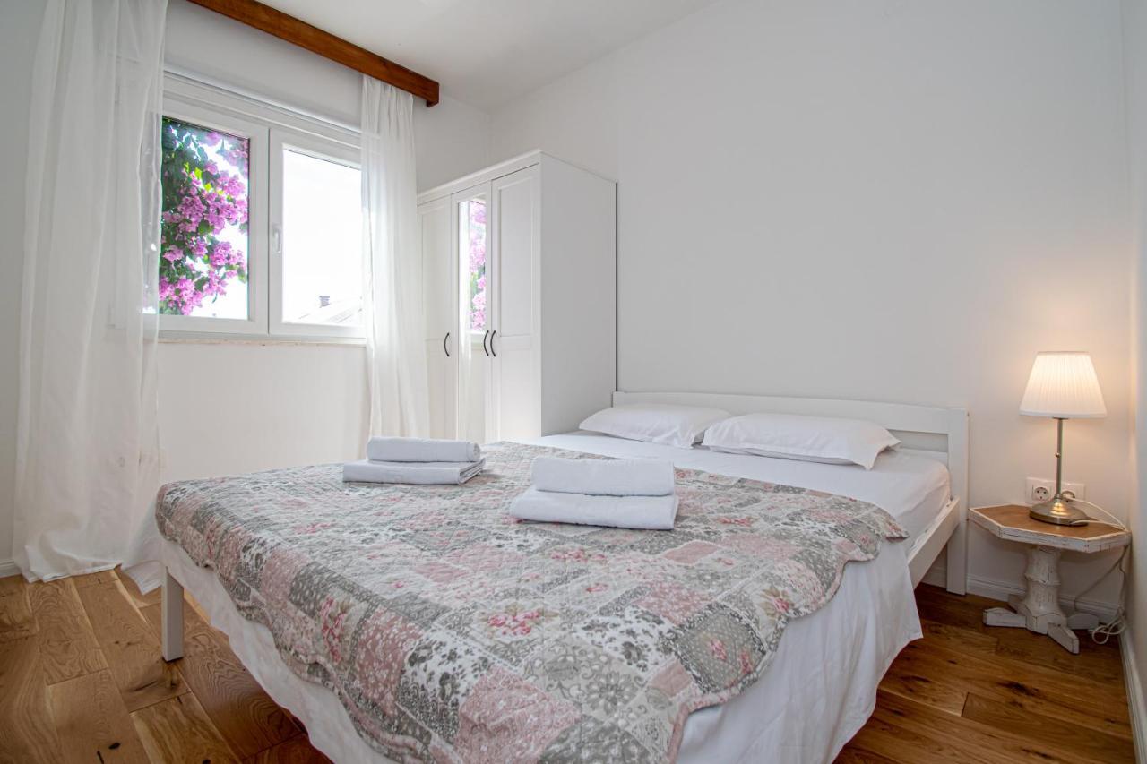 Apartment Nikola Kaštel Novi Eksteriør billede